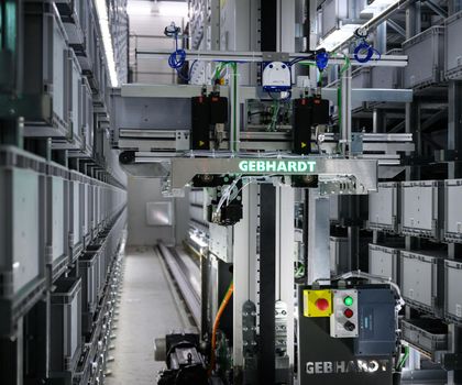 Automatisierte Logistiklösung: Produktionsversorgung: effizient und reibungslos