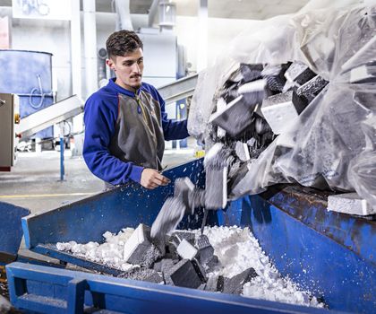 Swissporr isoliert Häuser mit recyceltem Abfall