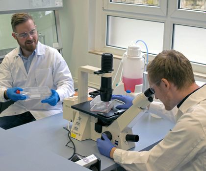 Dr. Paul Mike Jordan und Lukas K. Peltner