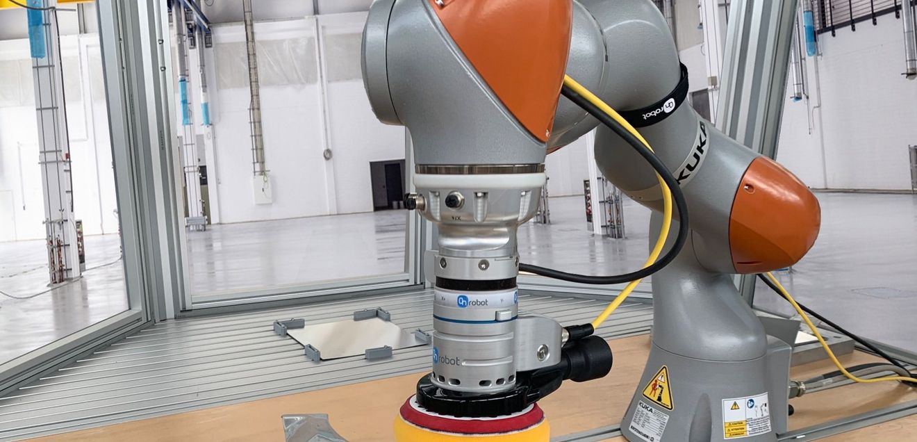 Industrieroboter: Oberflächenbearbeitung automatisieren Industrieroboter: Oberflächenbearbeitung automatisieren