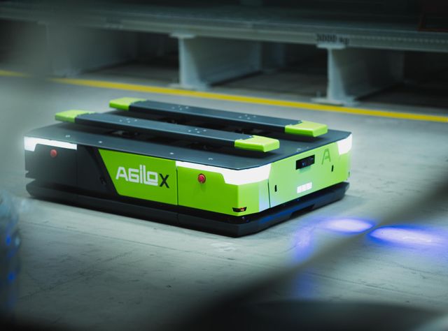Unterfahr-Roboter: Transportsystem mit Schwarm-Intelligenz Unterfahr-Roboter: Transportsystem mit Schwarm-Intelligenz