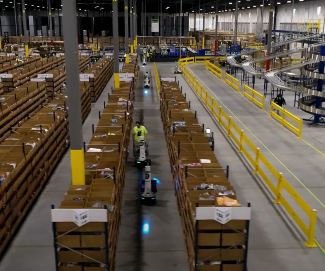 Industrial trucks: Two AMR systems for optimized warehouse logistics Industrial trucks: Two AMR systems for optimized warehouse logistics