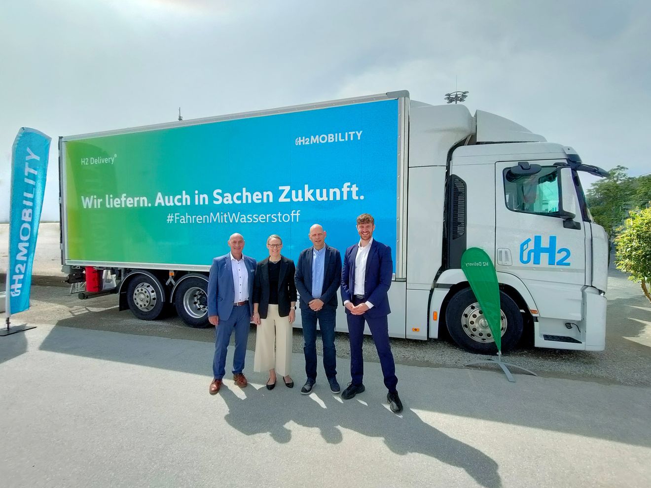 Hoyer wird strategischer Partner von H2 Mobility Hoyer wird strategischer Partner von H2 Mobility
