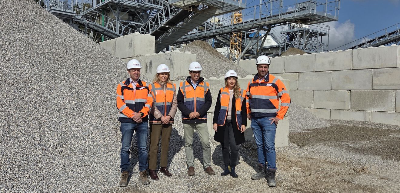 Staatssekretär Dr. Andre Baumann und MdL Saskia Frank im Storz-Kieswerk Kohler