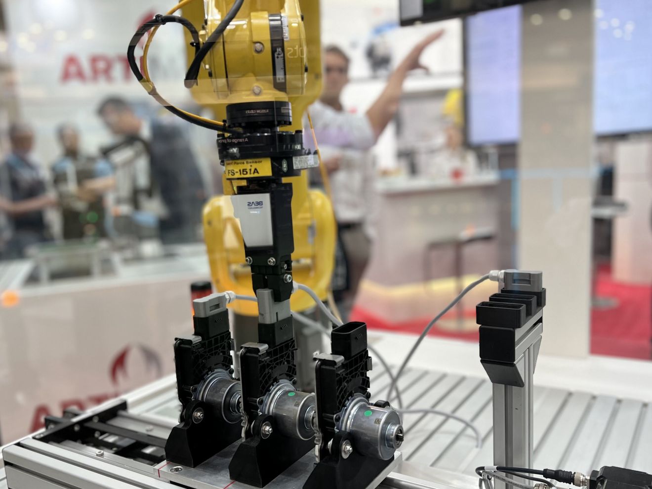 Robotik-Software: Programmierung und Integration taktiler Roboter Robotik-Software: Programmierung und Integration taktiler Roboter
