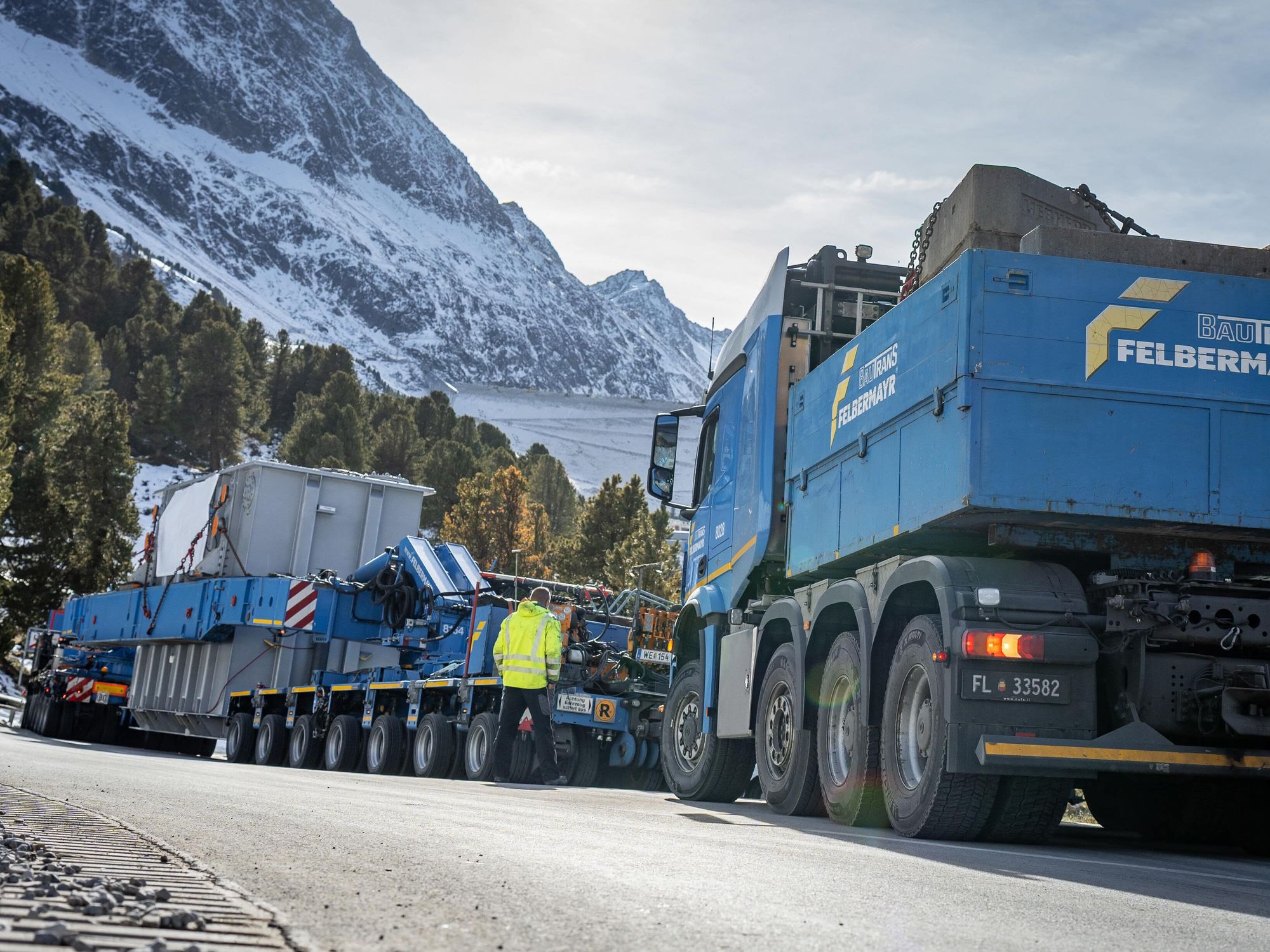 Die Felbermayr während des Transports in den Alpen