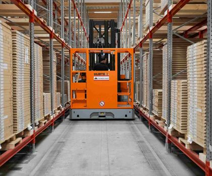 Industrial trucks: Order picking trucks: Flexible and maneuverable in narrow aisles Industrial trucks: Order picking trucks: Flexible and maneuverable in narrow aisles