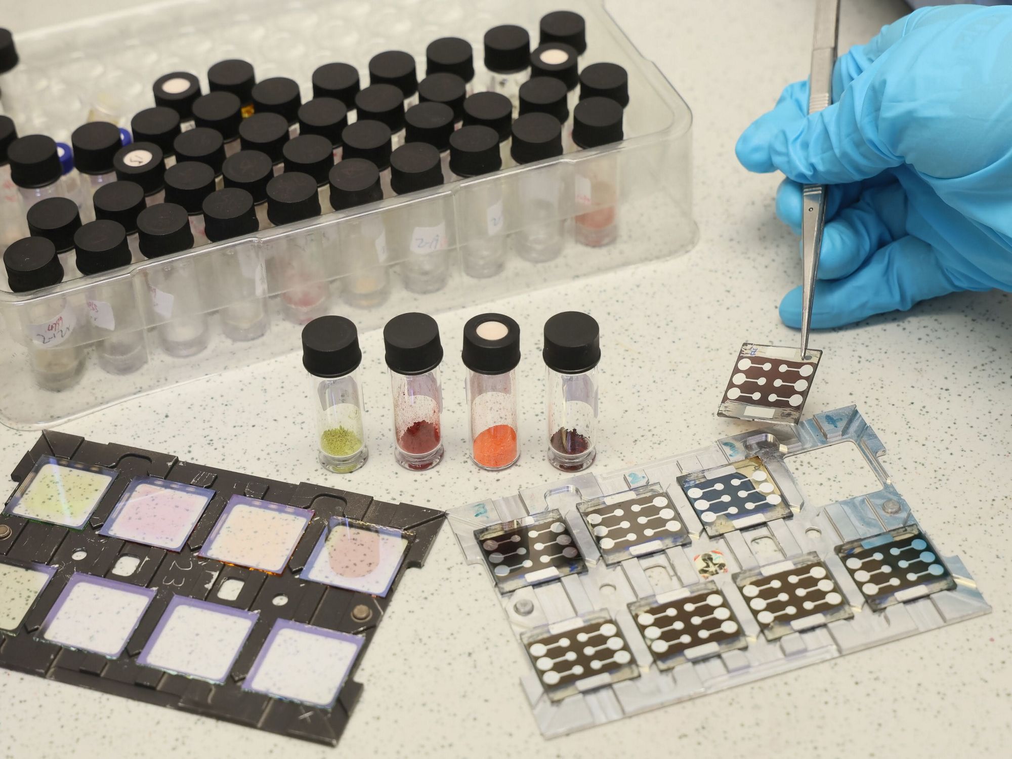 Neue Materialien für hocheffiziente Solarzellen Mit Hilfe künstlicher Intelligenz konnten Forschende neue Materialien für hocheffiziente Solarzellen identifizieren.