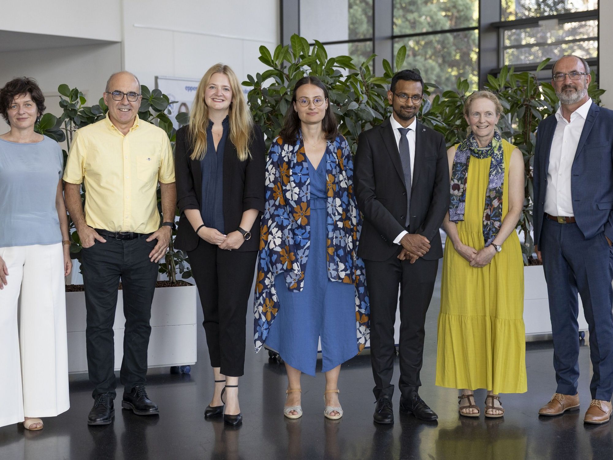 Bei der Preisverleihung (v. l.n.r.): Christine Munz, Sir Stephen Jackson, Fena Ochs, Juliette Fedry, Dr. Varun Venkataramani, Laura Machesky, Axel Jahns.