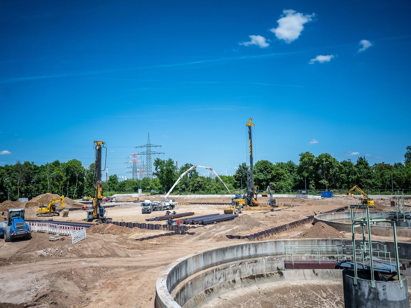 Bauer Resources hebt Baugrube für neue Schlammfaulungsanlage aus Bauer Resources hebt Baugrube für neue Schlammfaulungsanlage aus
