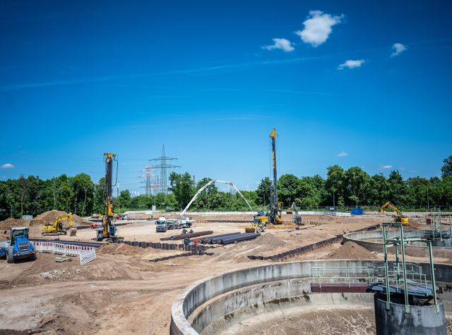 Bauer Resources hebt Baugrube für neue Schlammfaulungsanlage aus