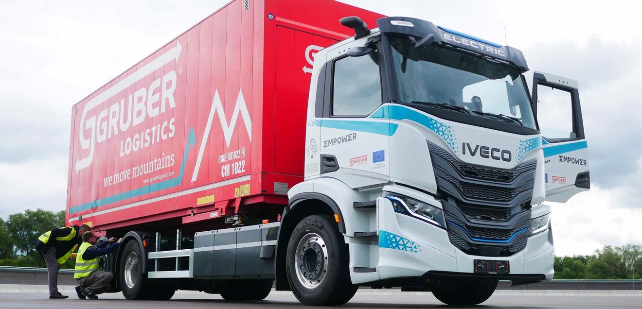 Nutzfahrzeuge: Emissionsfreier Schwerlastverkehr: Gruber Logistics, Iveco und AIT starten Praxistest Nutzfahrzeuge: Emissionsfreier Schwerlastverkehr: Gruber Logistics, Iveco und AIT starten Praxistest