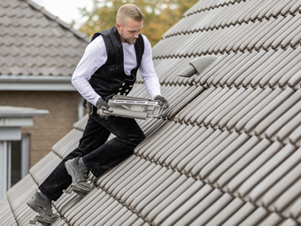 Wie Fleck das Dachhandwerk bei der Energiewende unterstützt