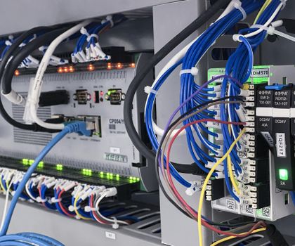 Keba auf der K 2025: Sicherer Fernzugriff für Spritzgießmaschinen