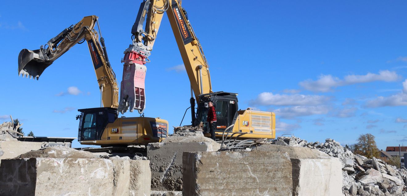 Neue Cat Technik schafft Platz: Vom Betonfertigteilwerk zum Gartencenter Neue Cat Technik schafft Platz: Vom Betonfertigteilwerk zum Gartencenter