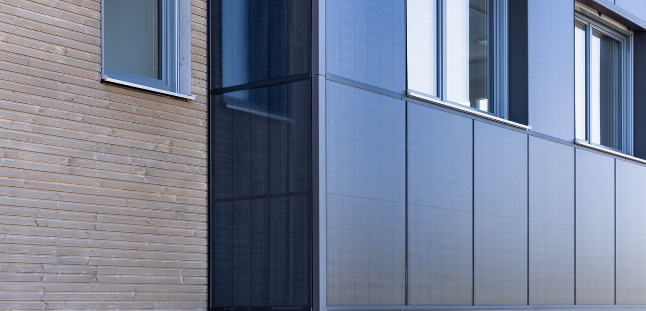 StoVentec Photovoltaics Inlay: Passelemente für eine homogene PV-Fassade StoVentec Photovoltaics Inlay: Passelemente für eine homogene PV-Fassade
