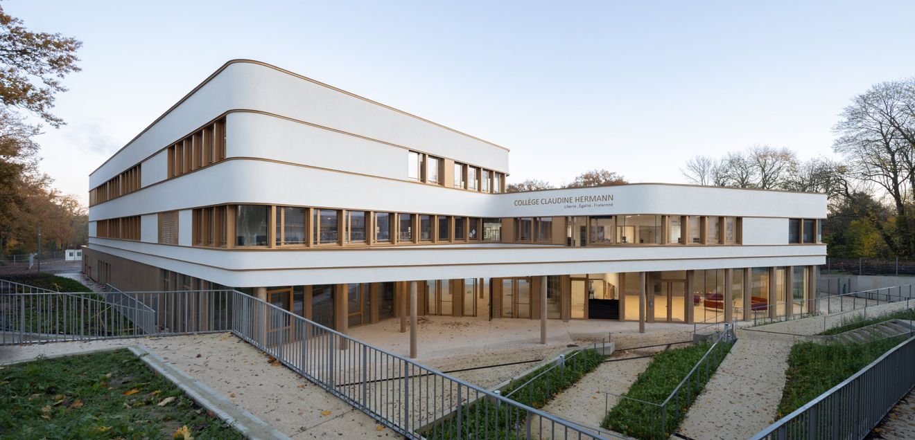 Schule „Collège Claudine Hermann" in Massy Schule „Collège Claudine Hermann" in Massy