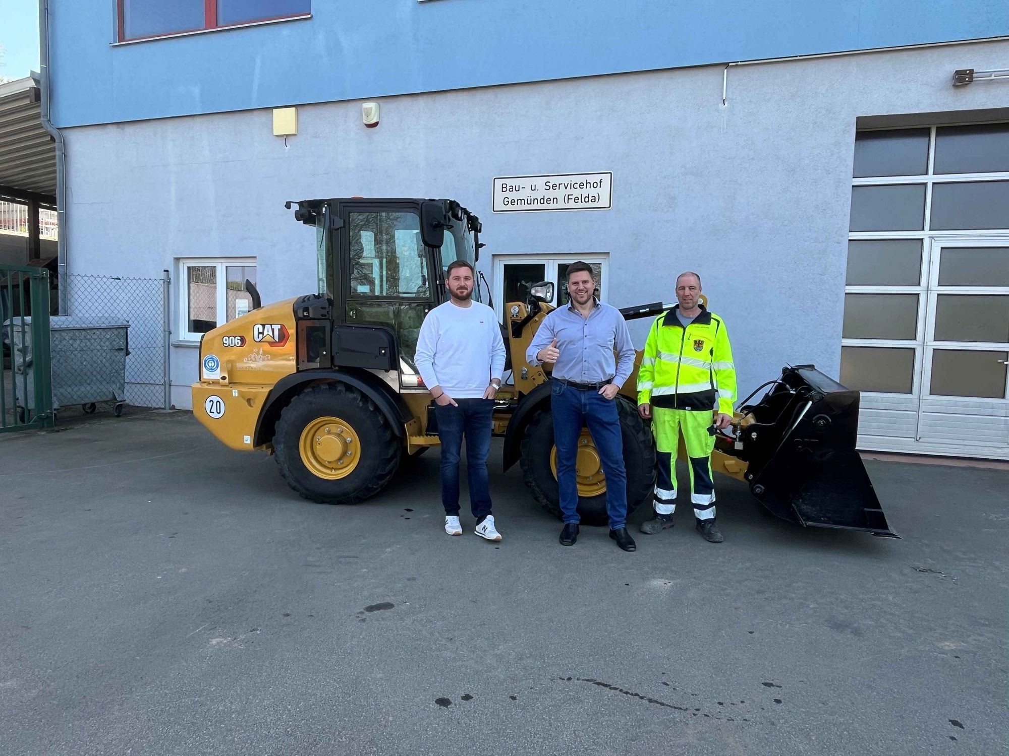 Cat Radlader 906: Vielseitiges Multitalent im kommunalen Einsatz Kommunaltechnik: Cat Radlader 906: Vielseitiges Multitalent im kommunalen Einsatz