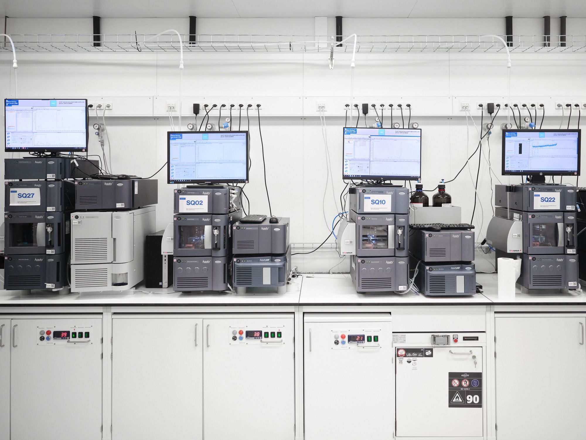 Lab2Lab-System Mit dem Lab2Lab-System werden die Proben automatisch zu den LC-MS-Geräten gebracht
