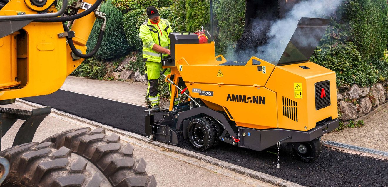 Ammann Tandemwalz Die neue Ammann Tandemwalze in gelber Lackierung im Einsatz
