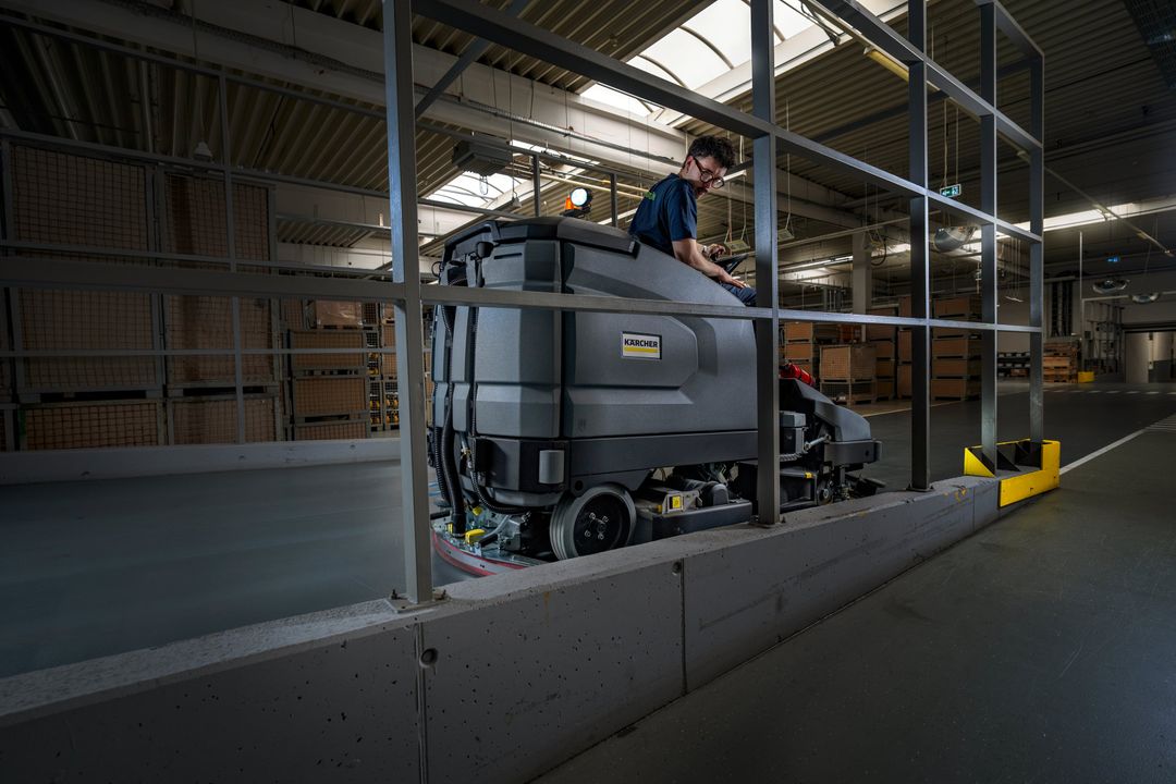 Kärcher launcht neue Scheuersaugmaschine: Kehren und Scheuersaugen kombiniert Kärcher launcht neue Scheuersaugmaschine: Kehren und Scheuersaugen kombiniert