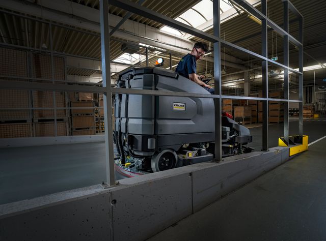 Kärcher launcht neue Scheuersaugmaschine: Kehren und Scheuersaugen kombiniert Kärcher launcht neue Scheuersaugmaschine: Kehren und Scheuersaugen kombiniert