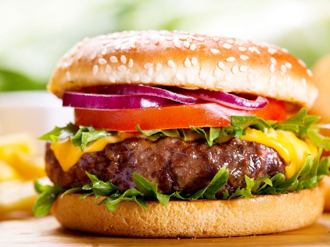 Aminosäureanalyse: Proteingehalt von Fleisch vs. Fleischersatz Vergleich von Proteingehalt und Proteinqualität in Burgern aus Fleisch im Vergleich zu Fleischersatz