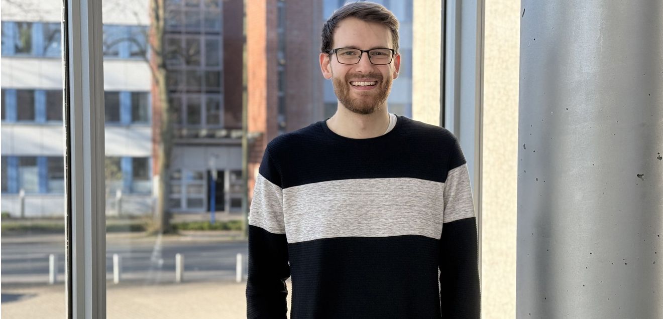 Jan Stegemann entwickelt HyperNIR-Kamera zur Umweltüberwachung Jan Stegemann, Erstautor der Publikation, forscht am Fraunhofer-Institut für Mikroelektronische Schaltungen und Systeme.