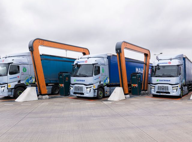 Renault Trucks elektrifiziert seinen internen Logistikkorridor vollständig Renault Trucks elektrifiziert seinen internen Logistikkorridor vollständig