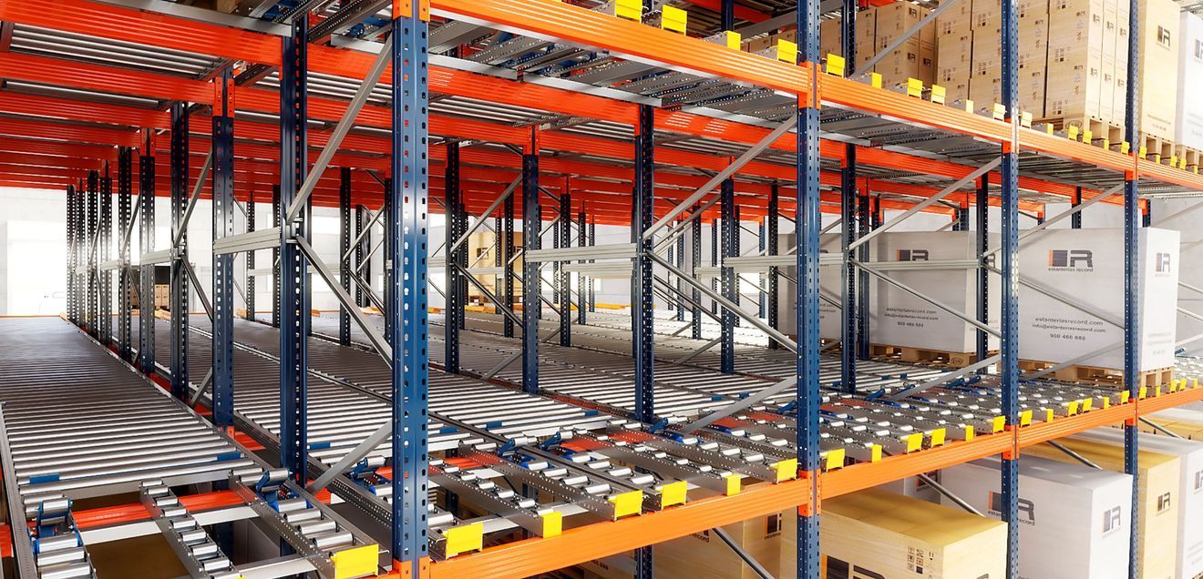 Pallet and cardboard box logistics: Economical transportation with gravity
