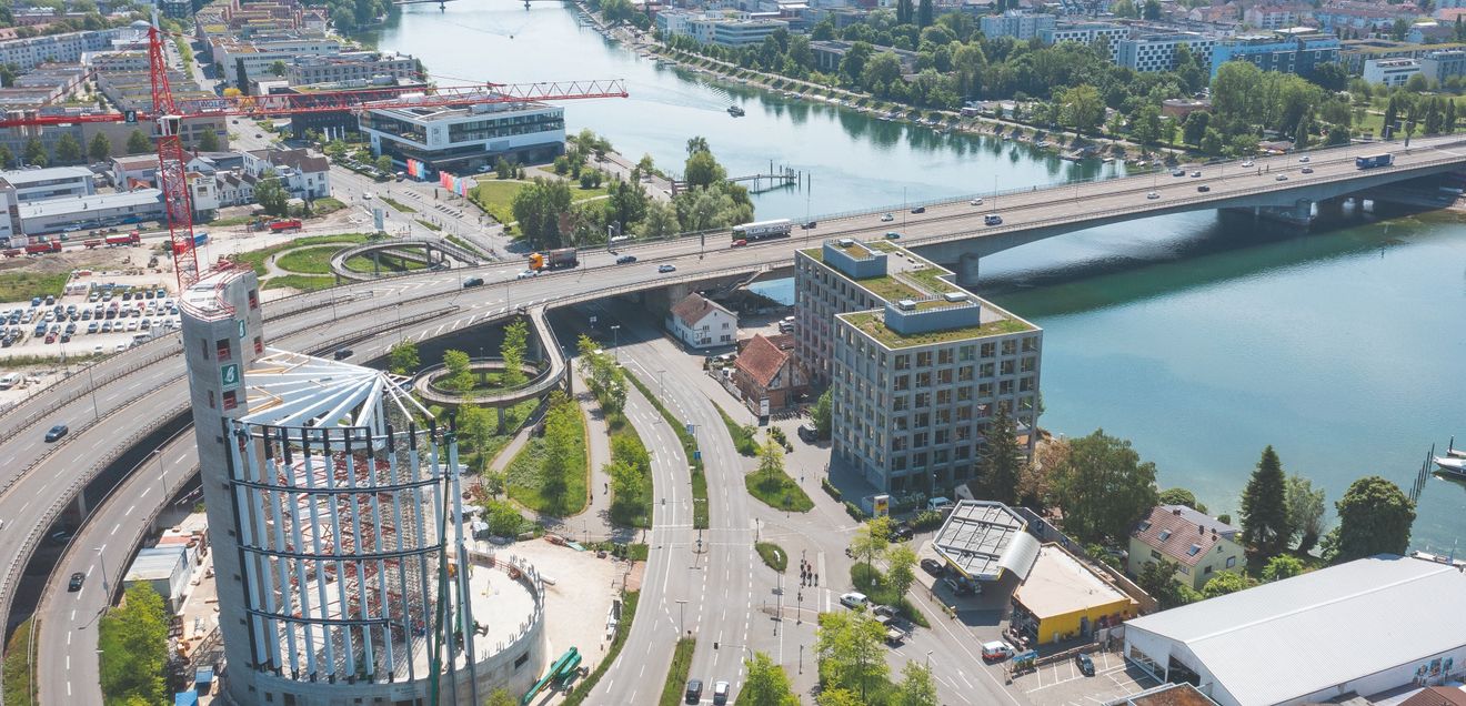 Nicht alltäglich: Gerüstunterstützung für Holzbau in 32 m Höhe Nicht alltäglich: Gerüstunterstützung für Holzbau in 32 m Höhe