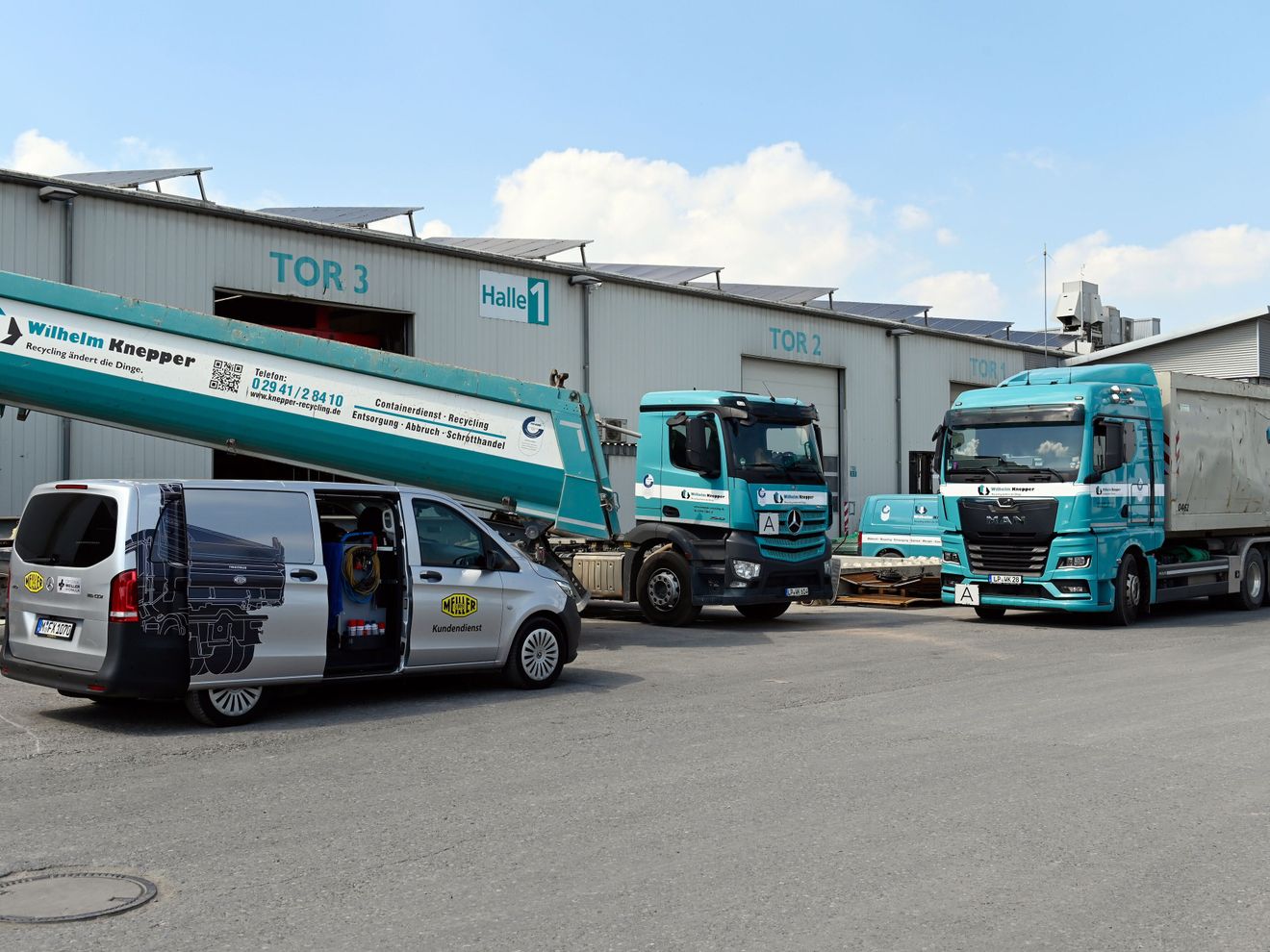 Das volle Programm von Meiller bei Knepper Nutzfahrzeuge von F. X. Meiller auf dem Werksgelände der Knepper Gruppe