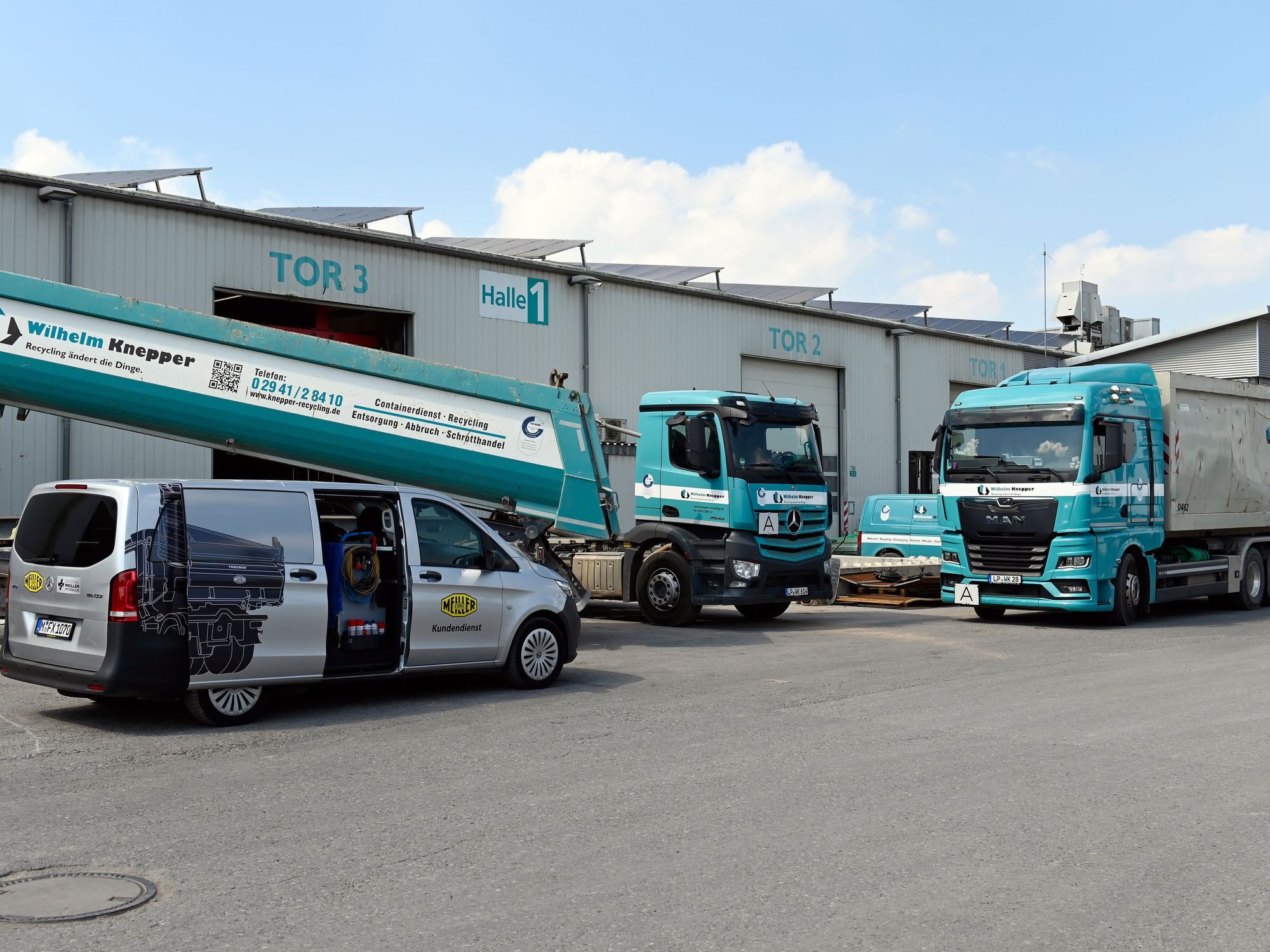 Das volle Programm von Meiller bei Knepper Nutzfahrzeuge von F. X. Meiller auf dem Werksgelände der Knepper Gruppe