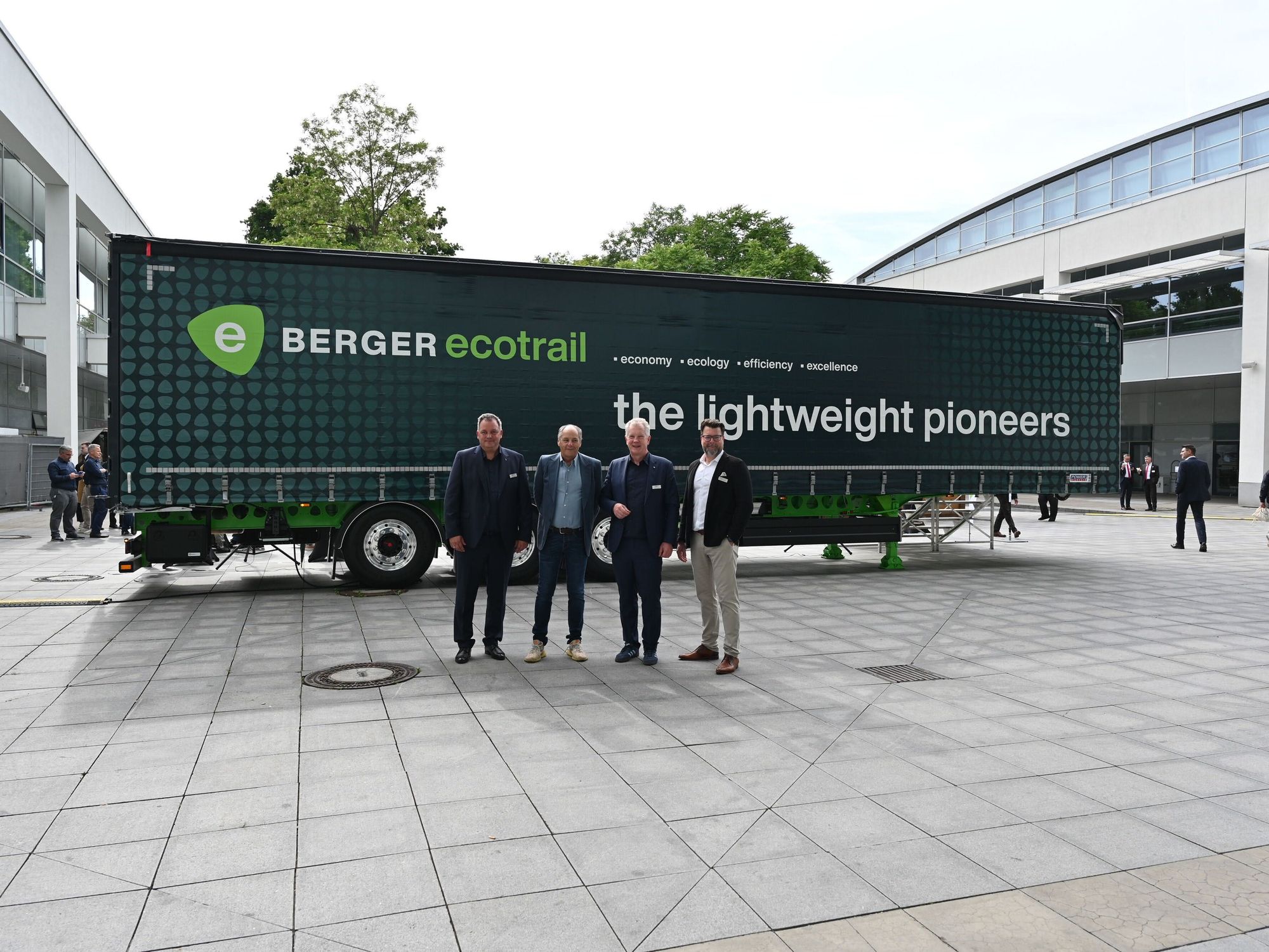 Schmitz Cargobull vereint zwei Welten