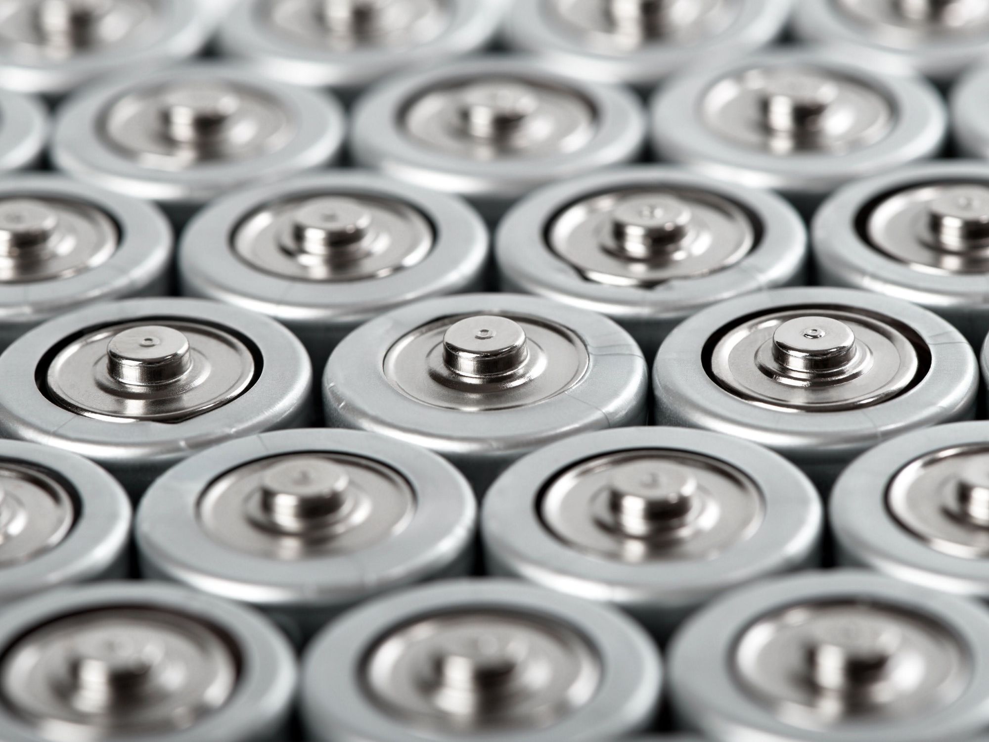 Batteriematerialien charakterisieren Batterien in Nahaufnahme
