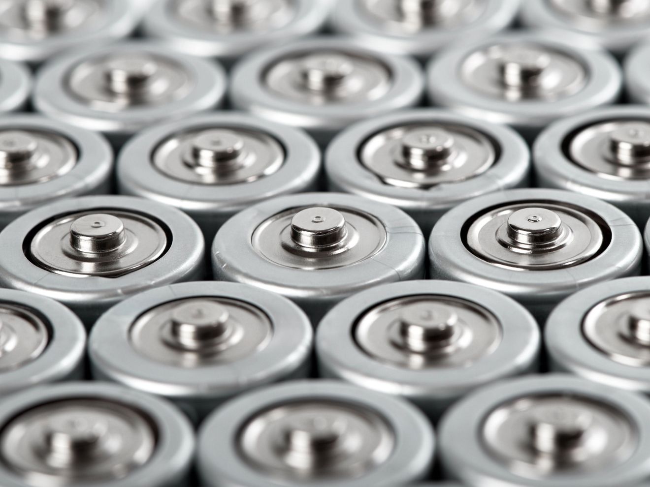 Batteriematerialien charakterisieren Batterien in Nahaufnahme