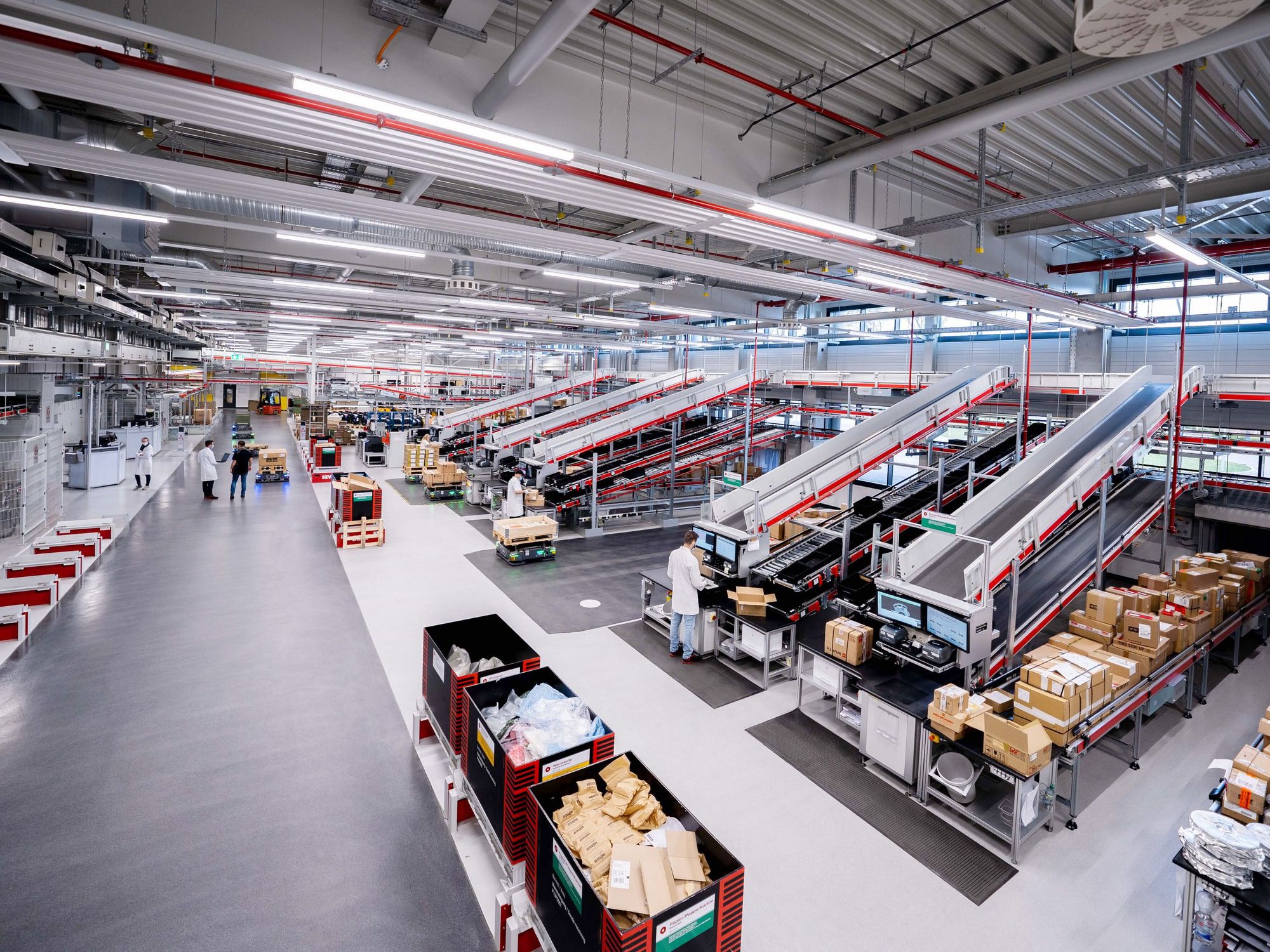 Logistics concept with modular production islands: Perfectly driven for sophisticated logistics at SEW-Eurodrive
