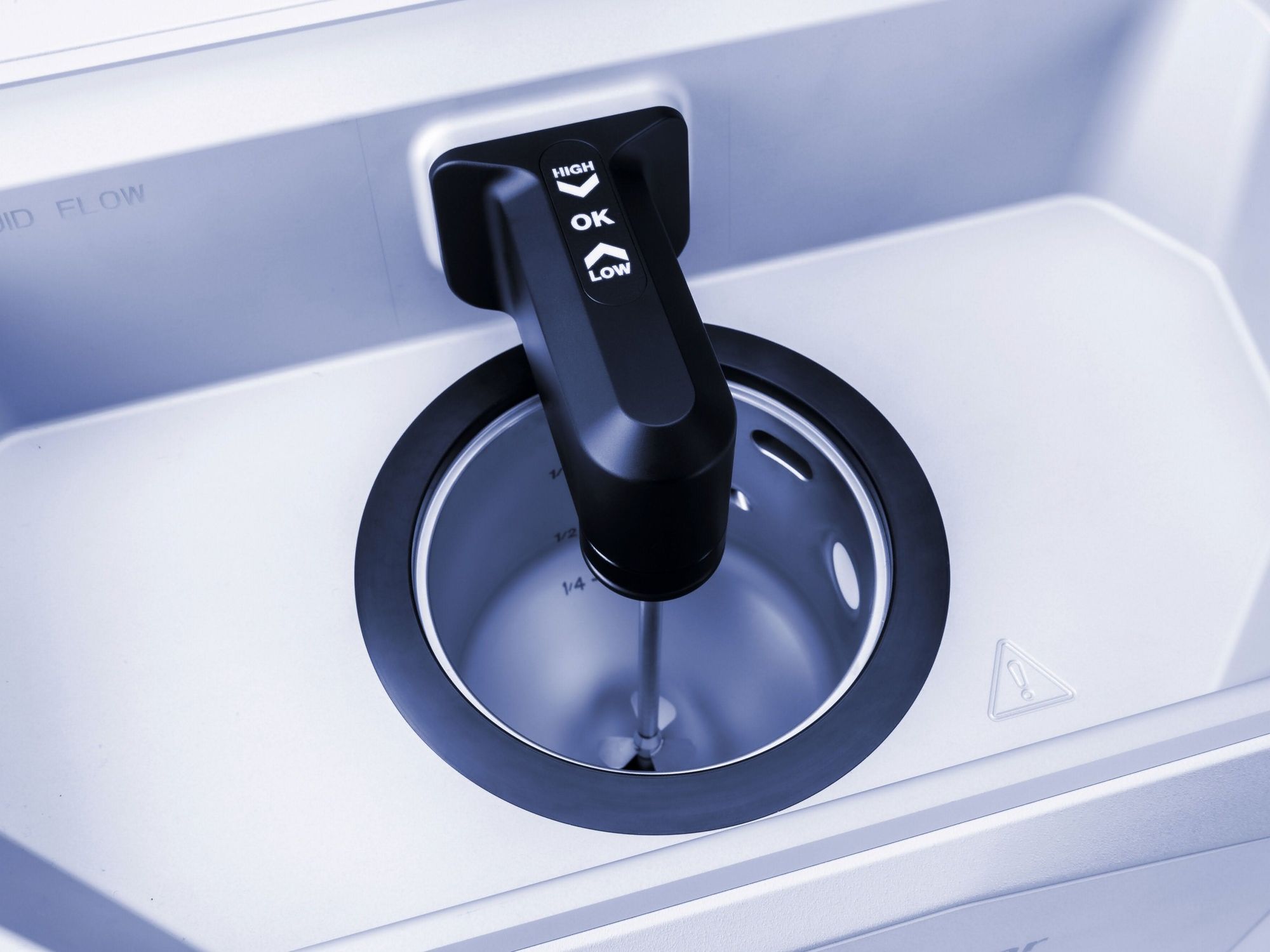 Liquid-Flow-Einheit mit digitaler Konzentrationsanzeige und Flügelrührer Liquid-Flow-Einheit mit digitaler Konzentrationsanzeige und Flügelrührer