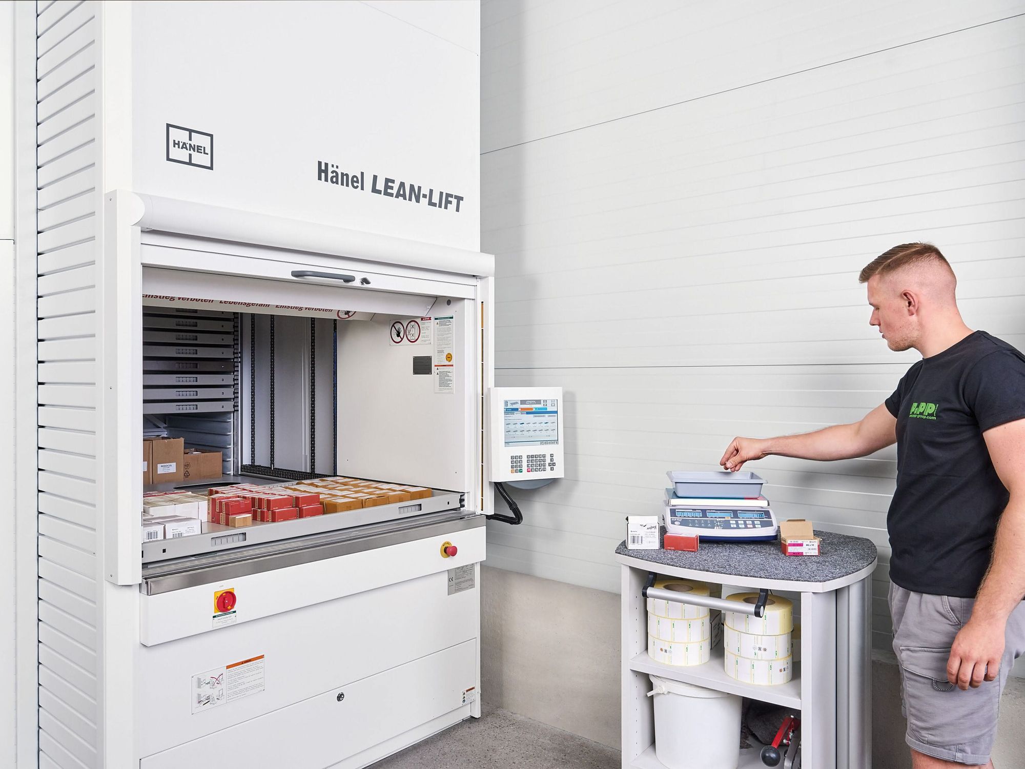 Vertikale Lagertechnik: Kompakt lagern, Raum nutzen Vertikale Lagertechnik: Kompakt lagern, Raum nutzen