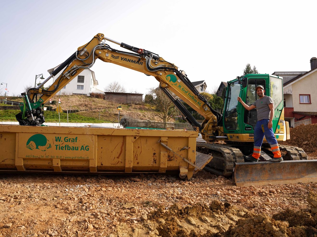 Der SV100 Der SV100 in gelber Lackierung auf der Baustelle von Graf