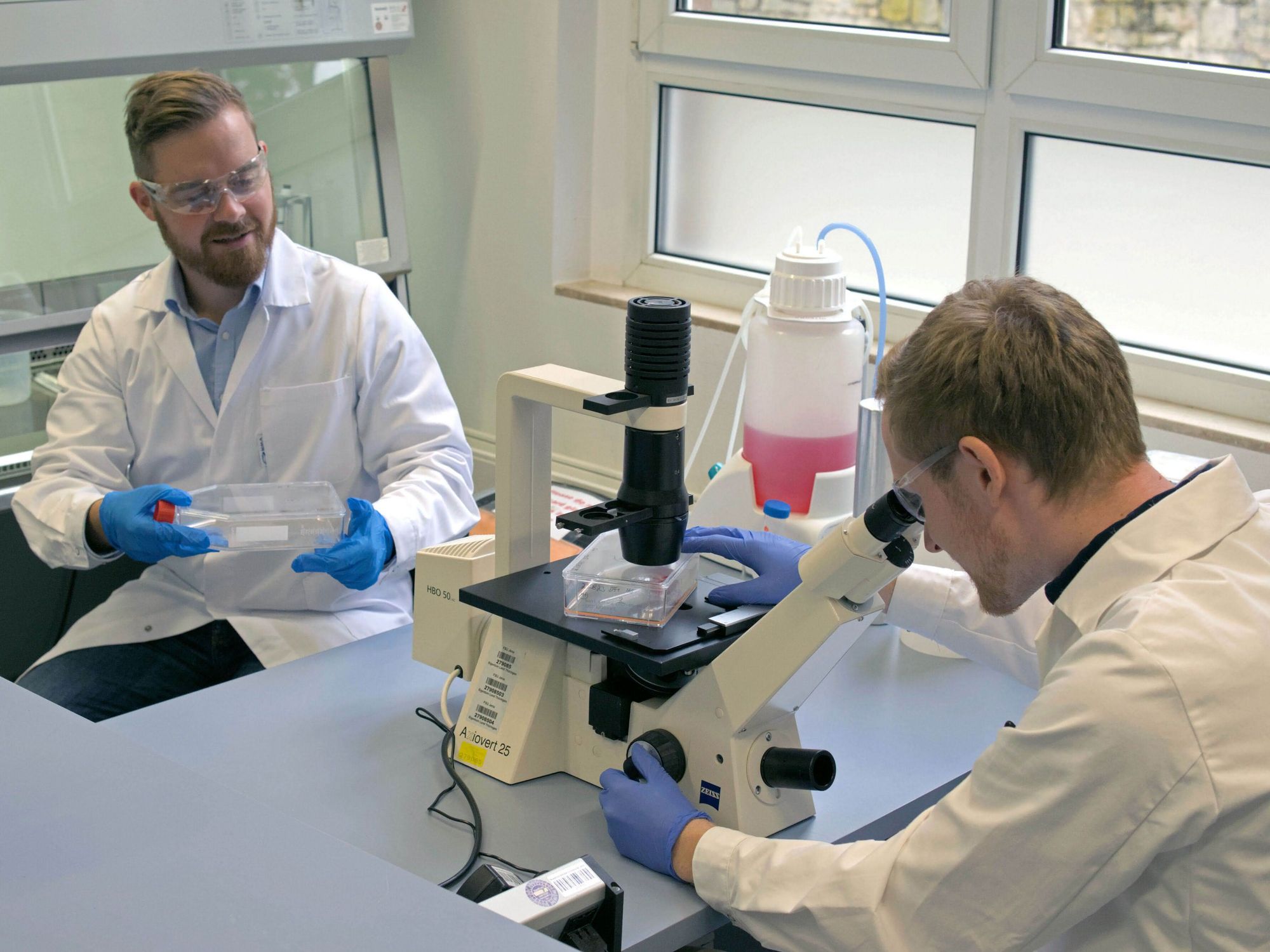 Dr. Paul Mike Jordan und Lukas K. Peltner Dr. Paul Mike Jordan und Lukas K. Peltner