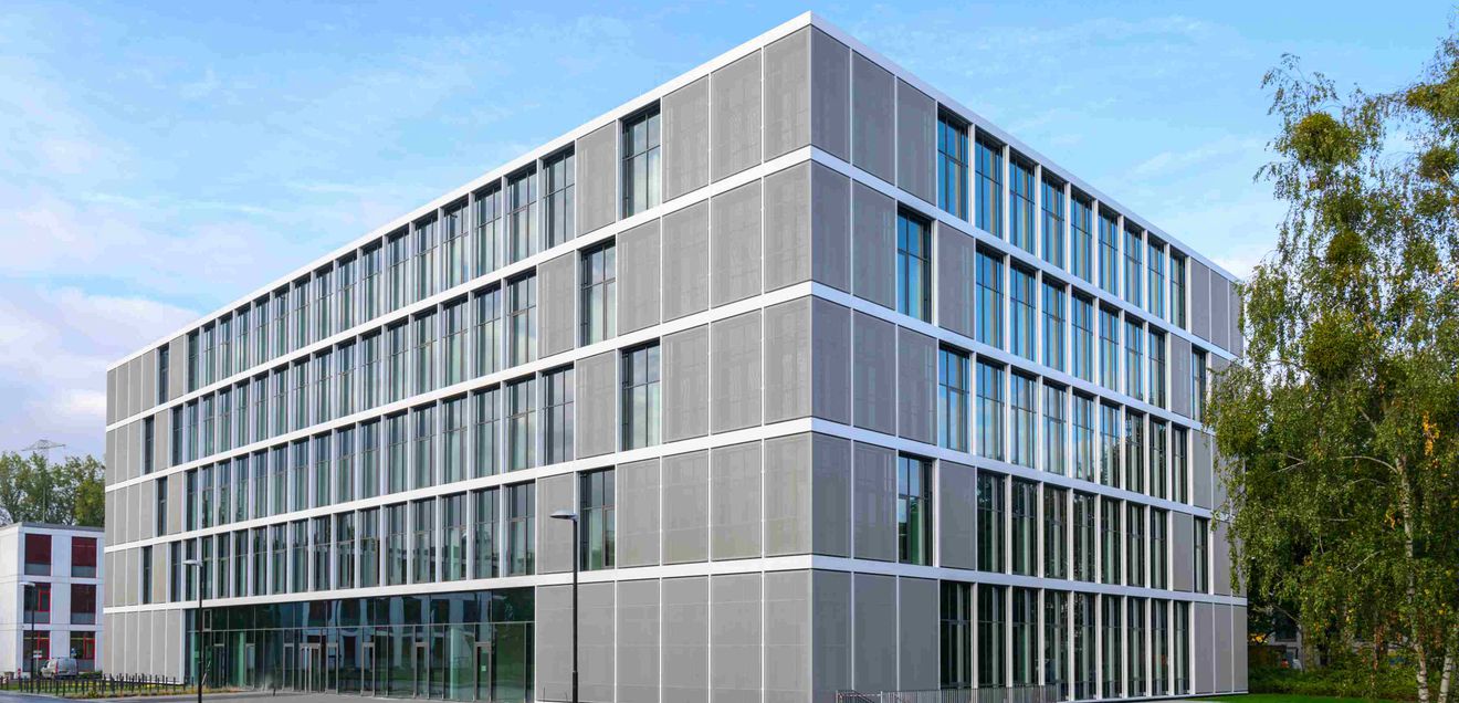 Labore und Büros für Start-Ups: Gründerzentrum in Berlin-Buch Außenansicht des Gebäudes (BerlinBioCube)