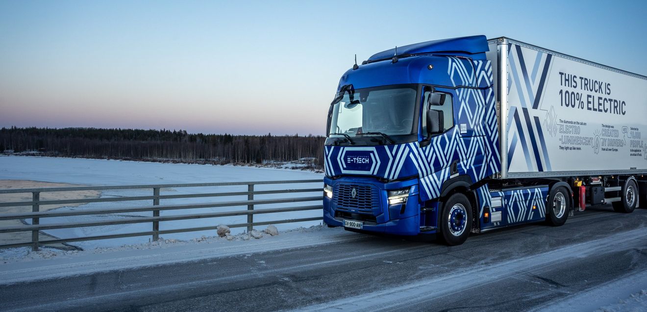 Der Renault E-Tech T während seiner Fahrt im Winter Der Renault E-Tech T während seiner Fahrt im Winter