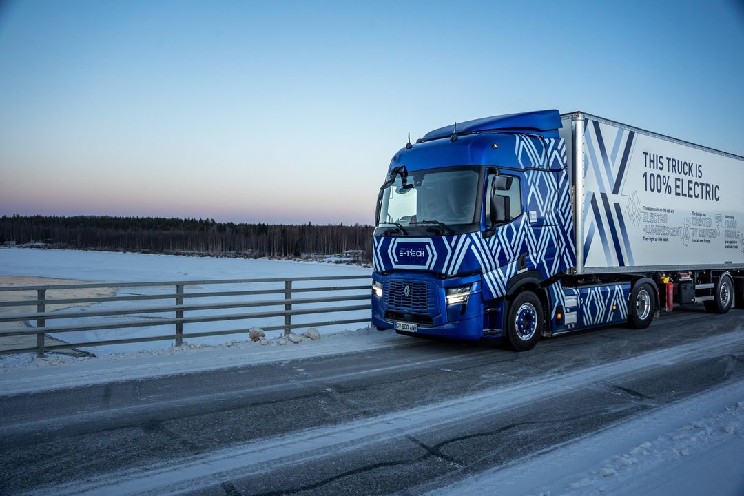 Der Renault E-Tech T während seiner Fahrt im Winter Der Renault E-Tech T während seiner Fahrt im Winter