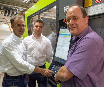 Neue Engel-Steuerung: Mehr Ergonomie und Effizienz in der Automobilproduktion Neue Engel-Steuerung: Mehr Ergonomie und Effizienz in der Automobilproduktion
