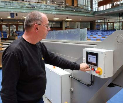 Wie Zeppelin die Arbeitsbühne „Dino“ technisch modernisiert Wie Zeppelin die Arbeitsbühne „Dino“ technisch modernisiert