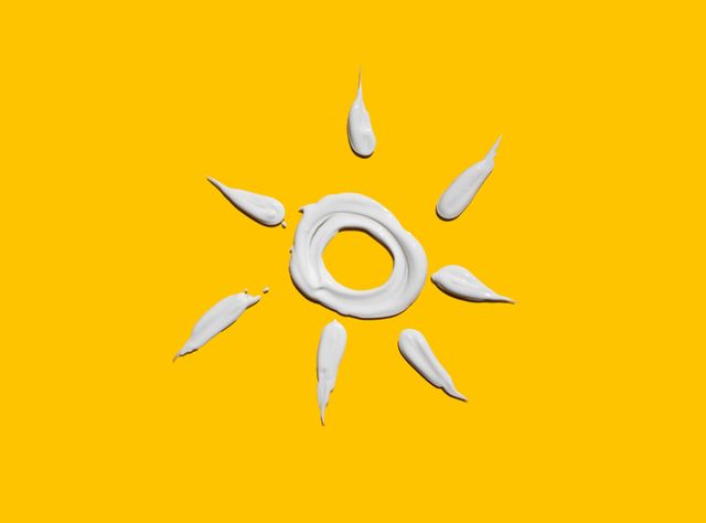 Qualität von Sonnenschutzprodukten mittels Laserbeugung prüfen Symbolbild Sonne aus Sonnencreme auf gelbem Hintergrund