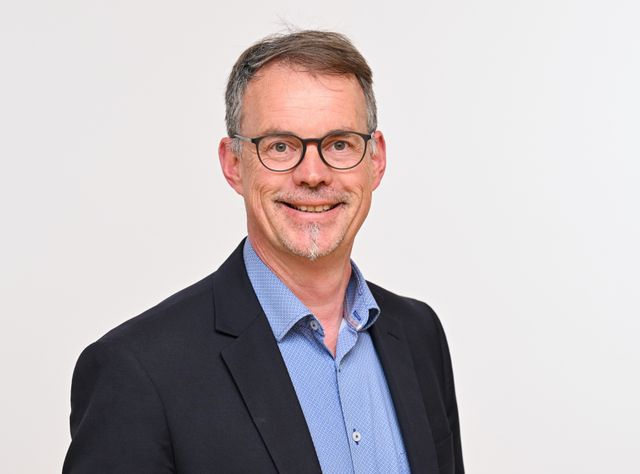 Stefan Pratsch ist Ministerialrat beim Bayerischen Staatsministerium für Ernährung, Landwirtschaft, Forsten und Tourismus Stefan Pratsch ist Ministerialrat beim Bayerischen Staatsministerium für Ernährung, Landwirtschaft, Forsten und Tourismus