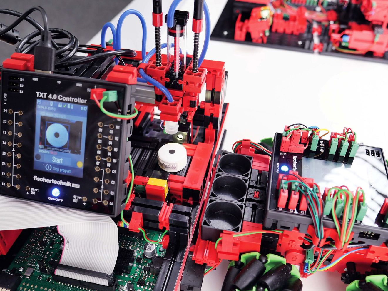 Modular factory simulation: Learning to understand production processes