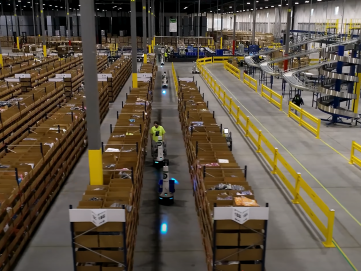 Flurförderzeuge: Zwei AMR-Systeme für eine ­optimierte Lagerlogistik